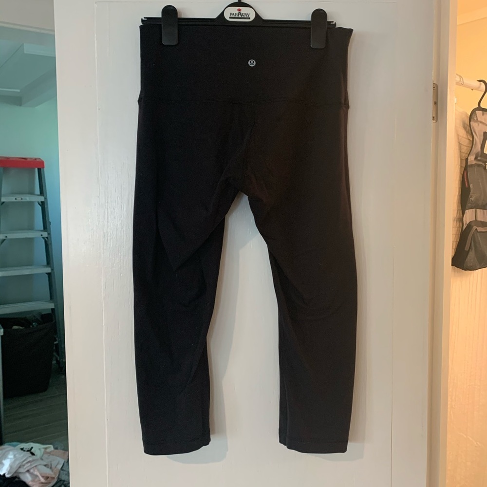 Black Lululemon Cropped Wunder Under, Sz 12 - Picture 1 of 1